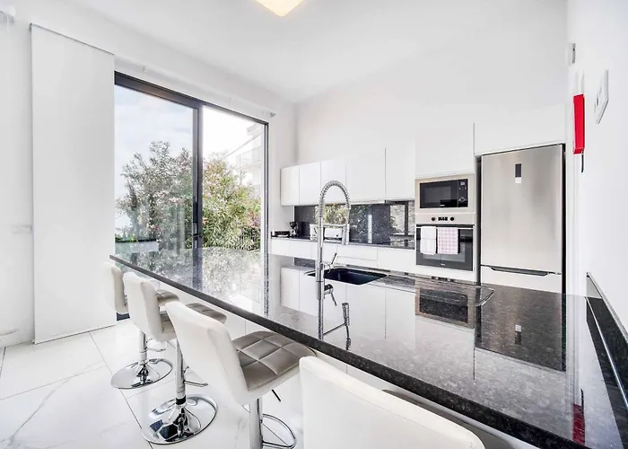 ヴィラ Casa Flores カリェタ